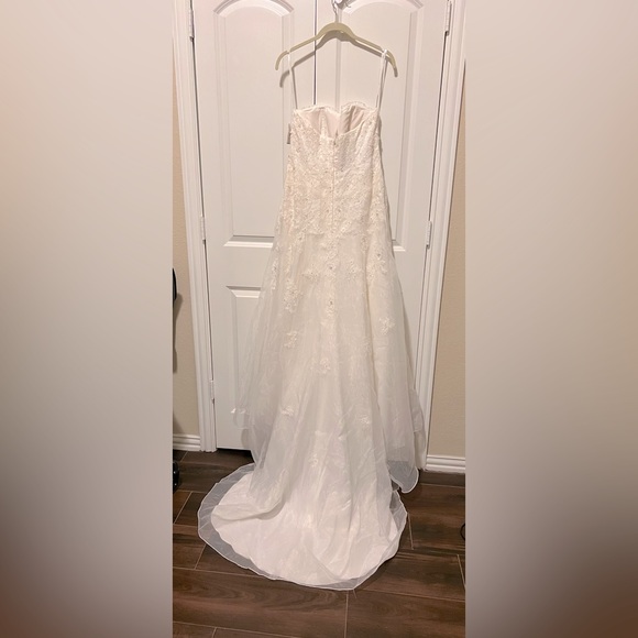 Wedding Dress never worn (runs small) - Picture 5 of 6